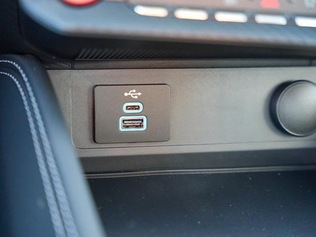 Photo of 2025 Molten Ford Mustang