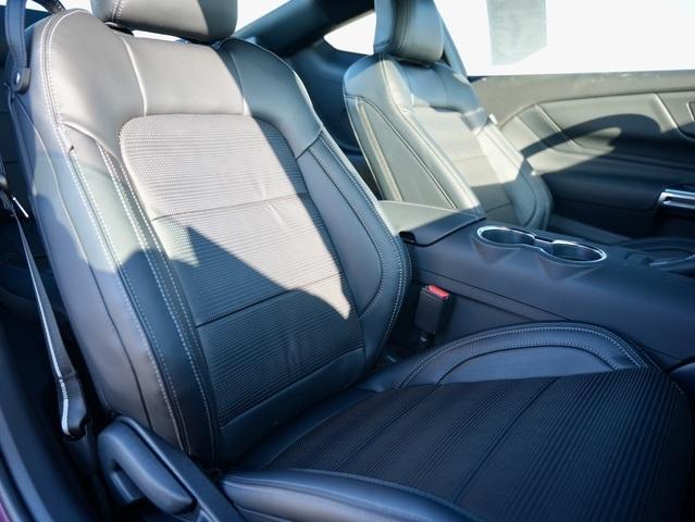 Photo of 2025 Molten Ford Mustang