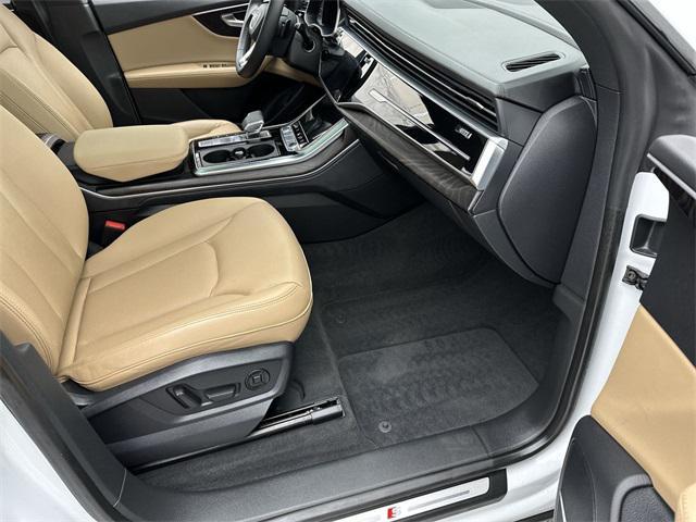 Photo of 2022 Glacier White Metallic Audi Q8