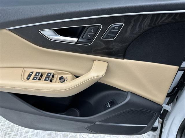 Photo of 2022 Glacier White Metallic Audi Q8