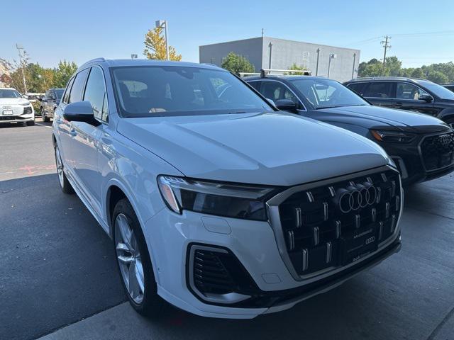 Photo of 2025 Glacier White Metallic Audi Q7