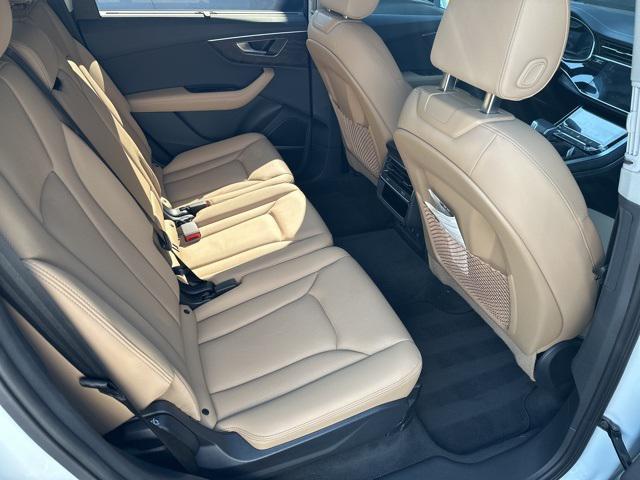 Photo of 2025 Glacier White Metallic Audi Q7