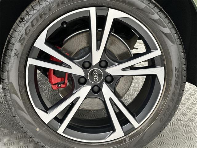 Photo of 2025 District Green Metallic Audi Q5