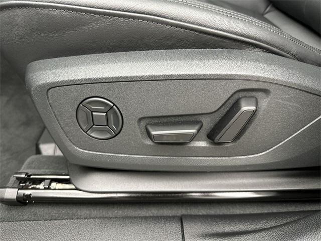 Photo of 2025 Glacier White Metallic Audi Q3