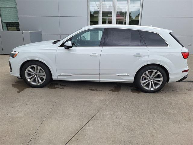 Photo of 2025 Glacier White Metallic Audi Q7