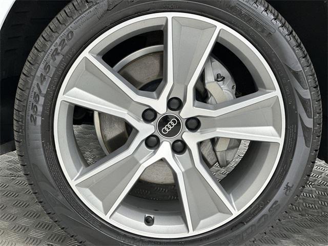 Photo of 2025 Glacier White Metallic Audi Q5