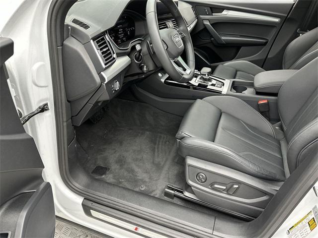 Photo of 2025 Glacier White Metallic Audi Q5