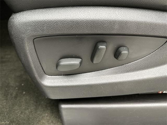 Photo of 2017 Summit White Chevrolet Suburban