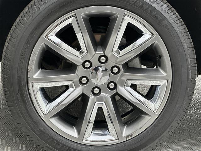 Photo of 2017 Summit White Chevrolet Suburban