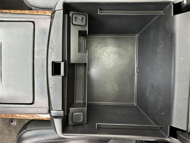 Photo of 2017 Summit White Chevrolet Suburban