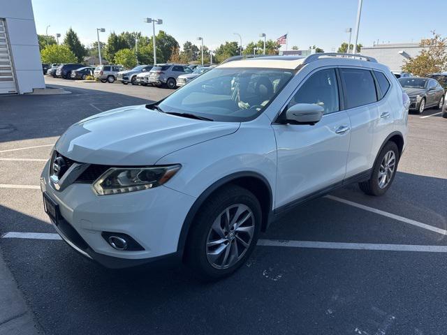 Photo of 2014 Moonlight White Nissan Rogue