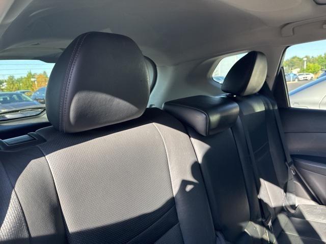 Photo of 2014 Moonlight White Nissan Rogue