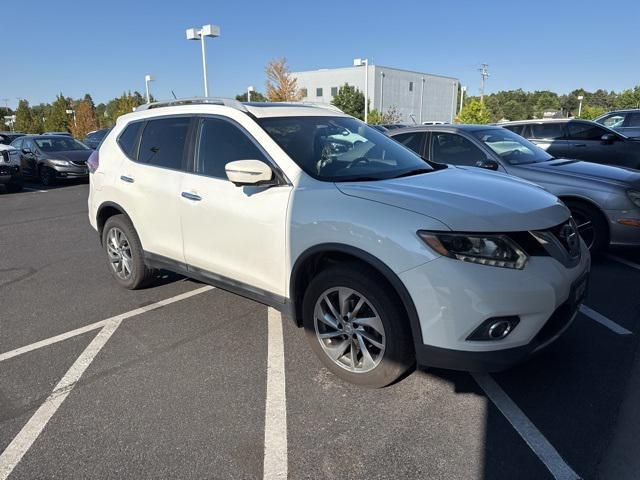 Photo of 2014 Moonlight White Nissan Rogue