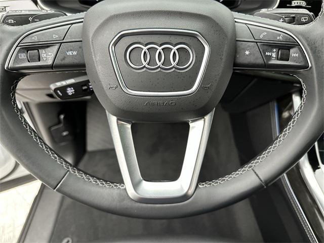 Photo of 2025 Glacier White Metallic Audi Q7