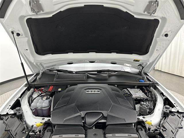 Photo of 2025 Glacier White Metallic Audi Q7