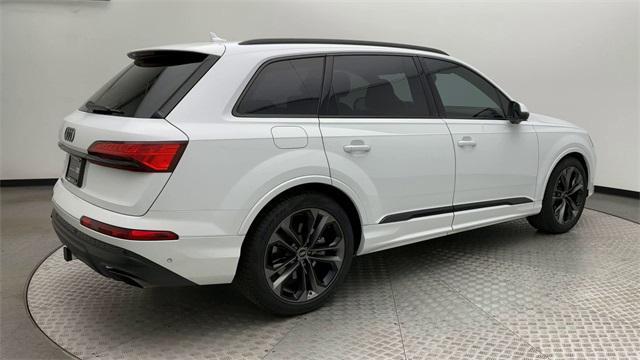 Photo of 2025 Glacier White Metallic Audi Q7