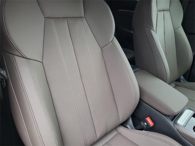 Photo of 2025 Glacier White Metallic Audi Q5
