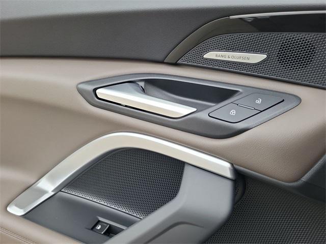 Photo of 2025 Glacier White Metallic Audi Q5