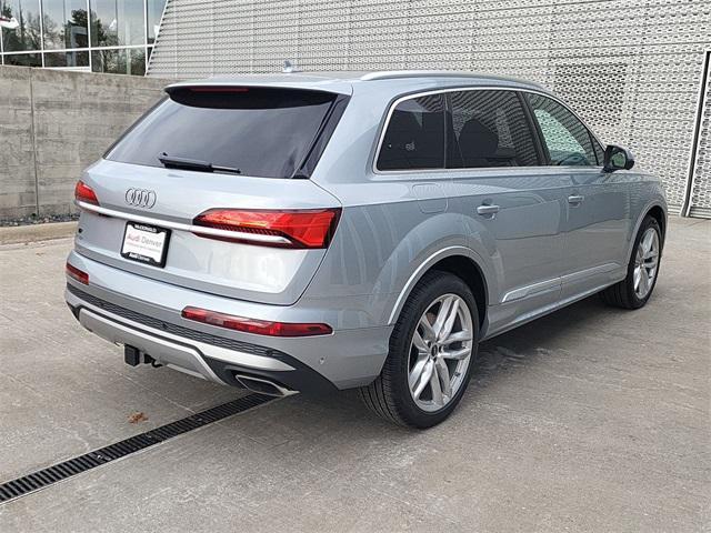 Photo of 2025 Satellite Silver Metallic Audi Q7