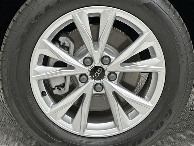Photo of 2025 Navarra Blue Metallic Audi Q3