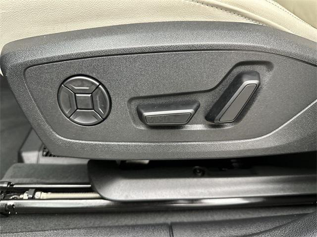 Photo of 2025 Navarra Blue Metallic Audi Q3