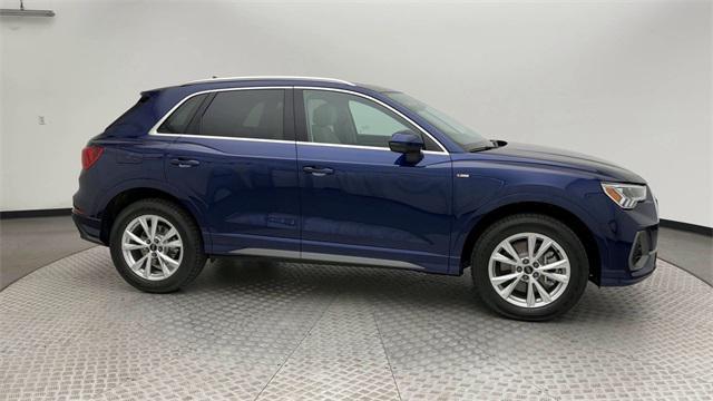 Photo of 2025 Navarra Blue Metallic Audi Q3