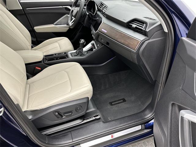 Photo of 2025 Navarra Blue Metallic Audi Q3