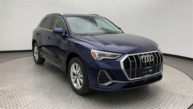 Photo of 2025 Navarra Blue Metallic Audi Q3