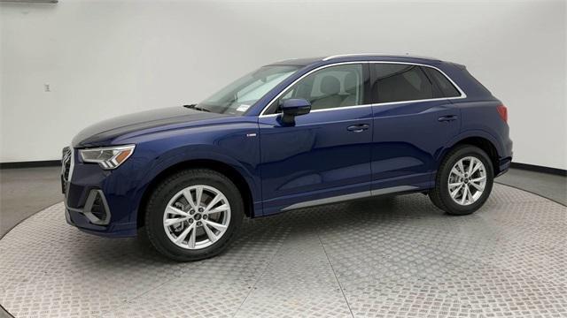 Photo of 2025 Navarra Blue Metallic Audi Q3