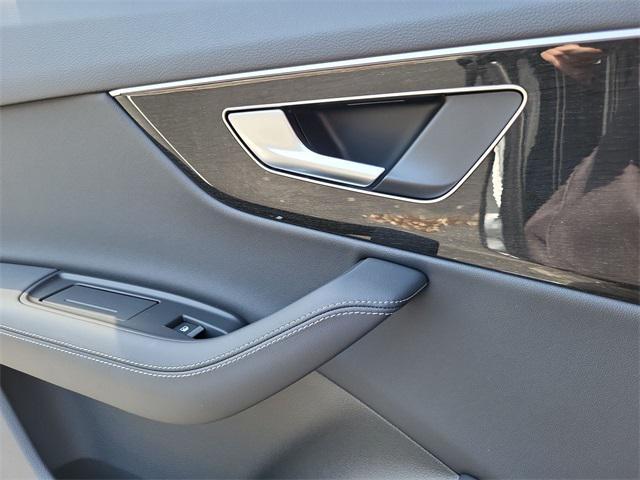 Photo of 2025 Mythos Black Metallic Audi Q7
