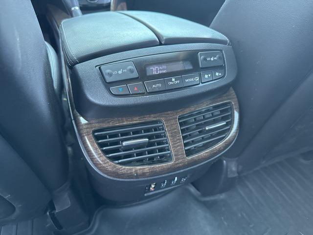 Photo of 2011 Gray Acura MDX