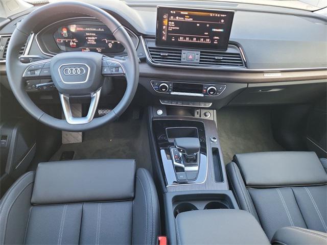 Photo of 2025 Mythos Black Metallic Audi Q5