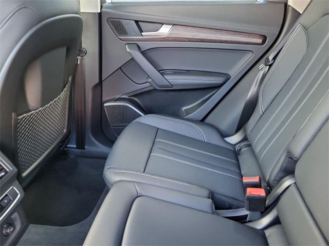 Photo of 2025 Mythos Black Metallic Audi Q5