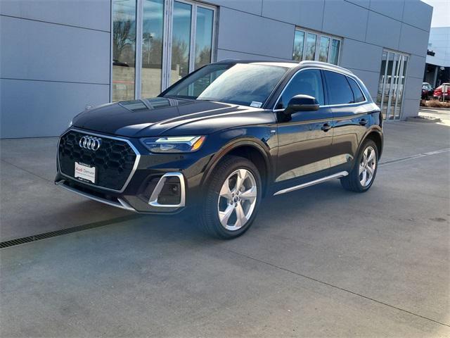 Photo of 2025 Mythos Black Metallic Audi Q5