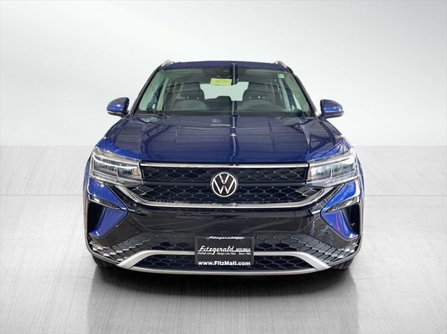 Photo of 2022 Dusk Blue Metallic Volkswagen Taos