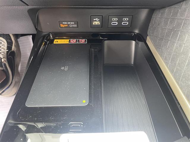 Photo of 2025 Wind Chill Pearl Toyota Camry