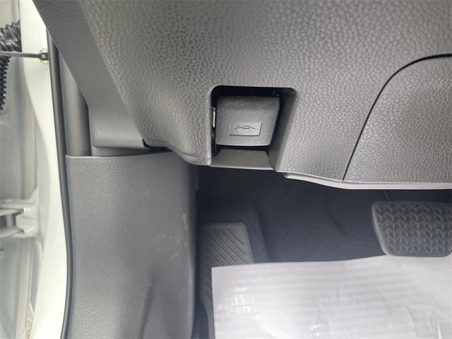 Photo of 2025 Wind Chill Pearl Toyota Camry