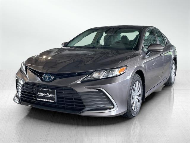Photo of 2022 Predawn Gray Mica Toyota Camry