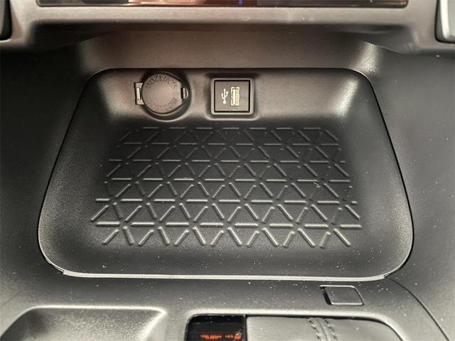 Photo of 2025 Ice Cap Toyota RAV4