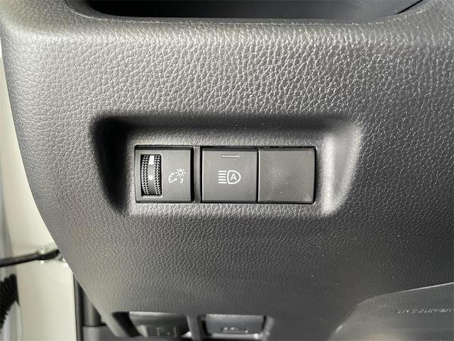 Photo of 2025 Ice Cap Toyota RAV4