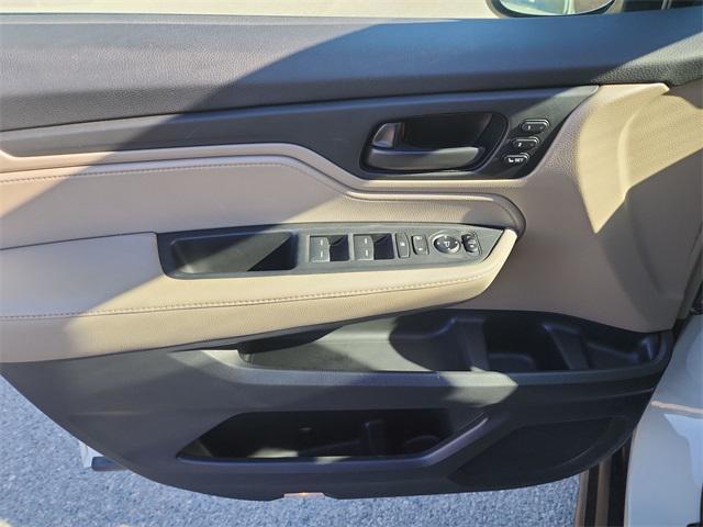 Photo of 2018 White Diamond Pearl Honda Odyssey