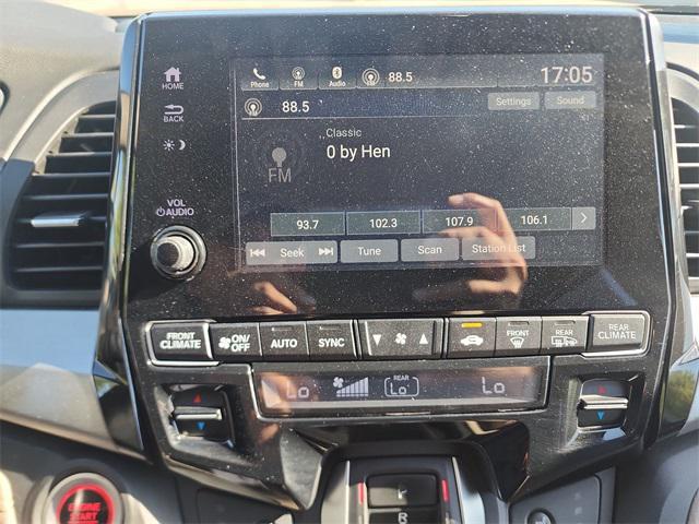 Photo of 2018 White Diamond Pearl Honda Odyssey