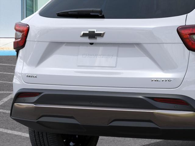 Photo of 2025 Summit White Chevrolet Trax
