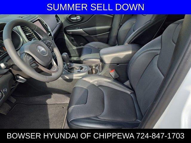 Photo of 2022 Bright White Clearcoat Jeep Cherokee