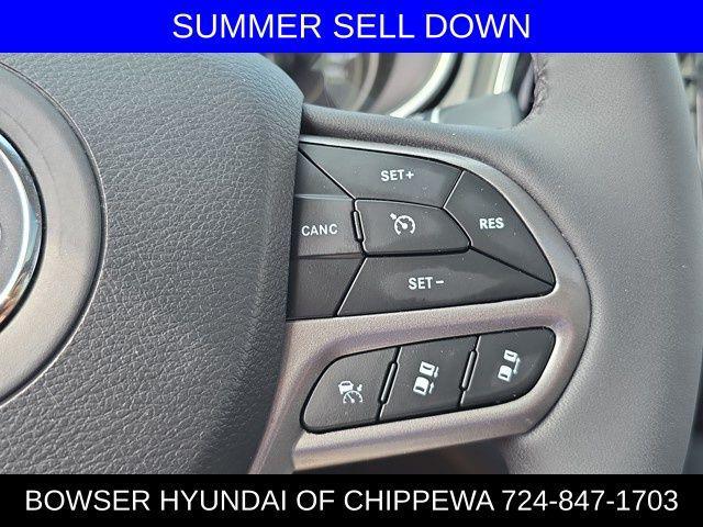 Photo of 2022 Bright White Clearcoat Jeep Cherokee