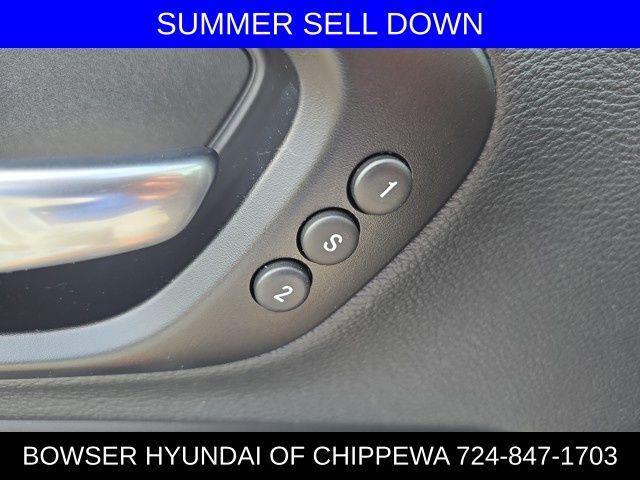 Photo of 2022 Bright White Clearcoat Jeep Cherokee