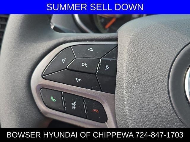 Photo of 2022 Bright White Clearcoat Jeep Cherokee