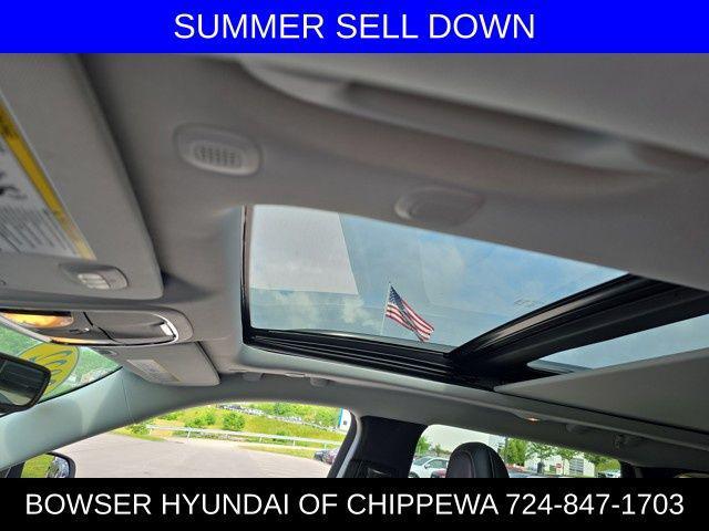 Photo of 2022 Bright White Clearcoat Jeep Cherokee