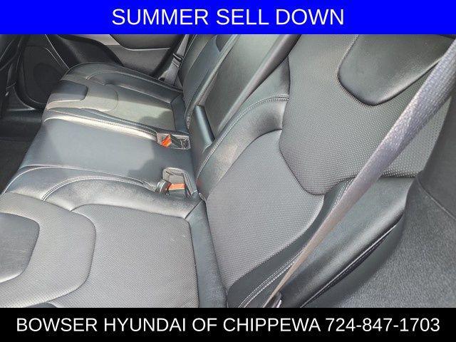 Photo of 2022 Bright White Clearcoat Jeep Cherokee