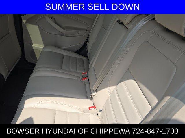 Photo of 2018 WHITE GOLD METALLIC Ford Escape